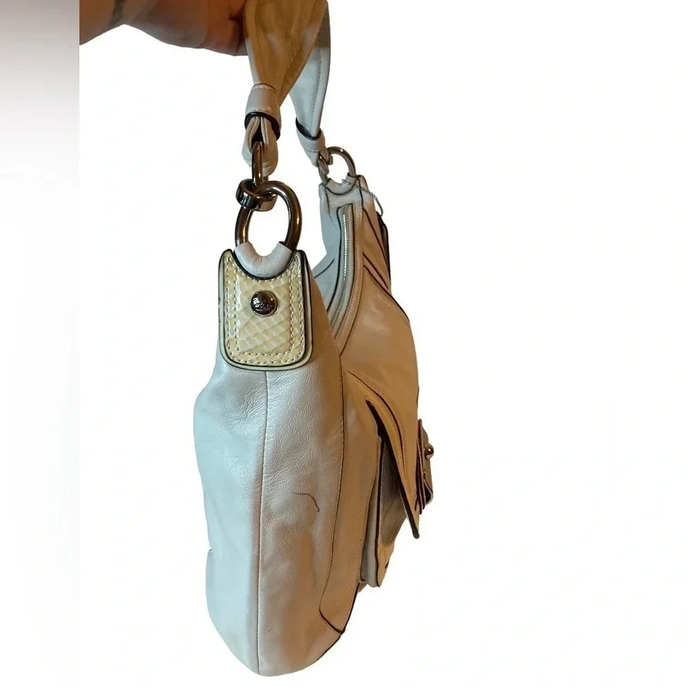 COACH Vintage Leather Shoulder Bag Pearl White Cream